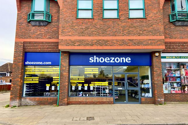 Retail premises to let in 7 Queensway Parade, Dunstable, Bedfordshire