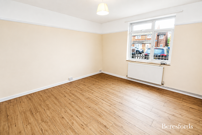 19, Frances Gardens, South Ockendon photo 2