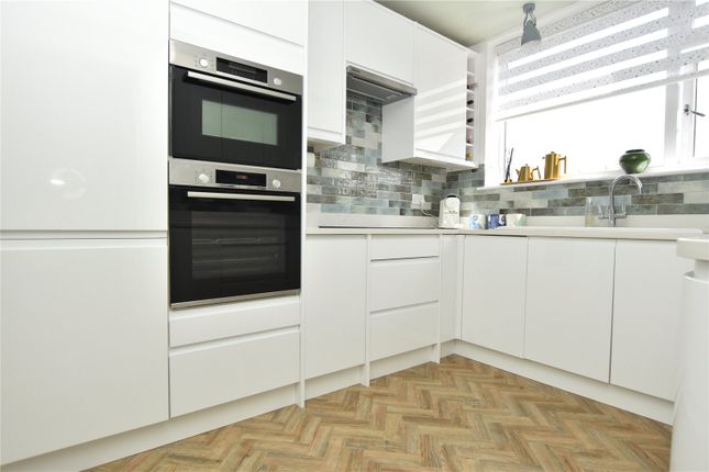 6, West Lea Drive, Wakefield photo 4