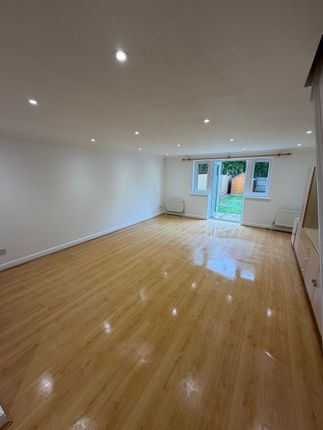Eden Close, Enfield photo 4