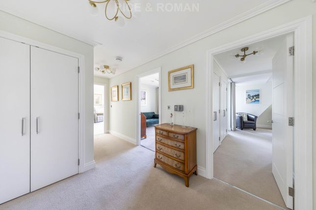 33, Pembroke Court, Marshall Walk, Egham photo 3