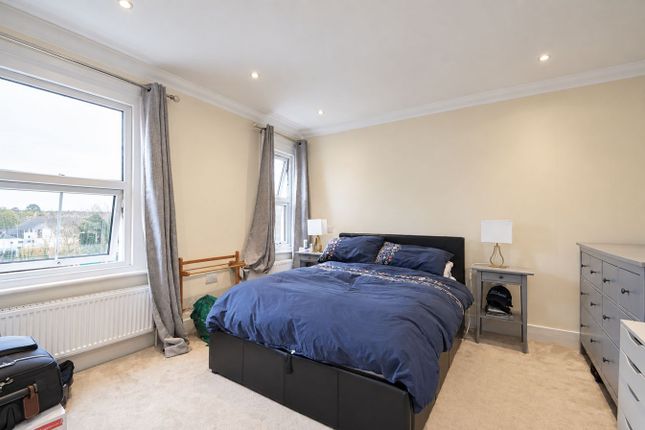 Flat 2, 30, Elmgrove Road, Weybridge photo 4