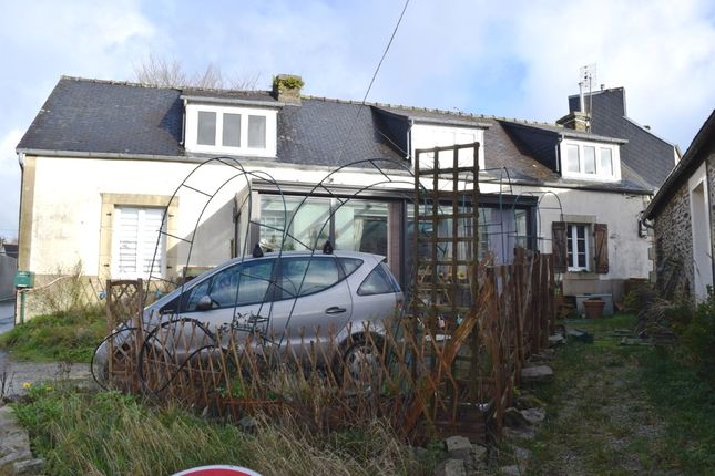 Detached house for sale in 29270 Carhaix-Plouguer, Finistère, Brittany, France