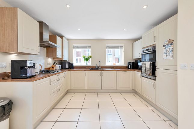 7 Valerian Gardens, Ely photo 2