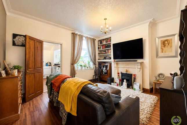 111 Manchester Road, Burnley photo 2