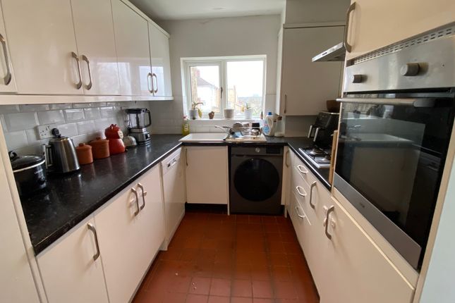 52, Deacon Street, Swindon photo 4