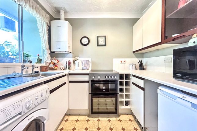 10, Meresborough Road, Gillingham photo 3