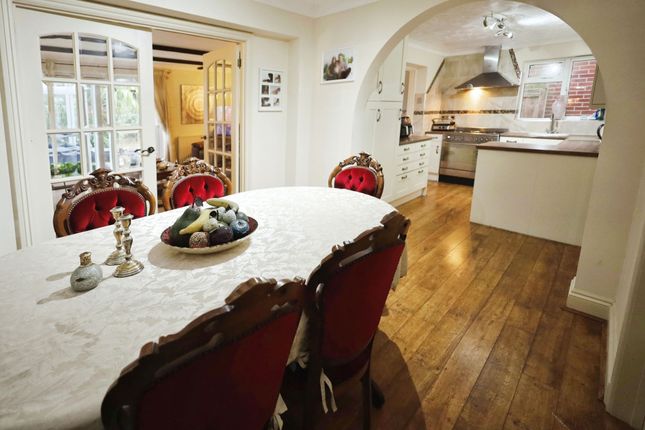 24 Homeside Road, Bournemouth photo 4