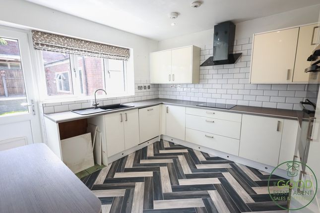 15, Moss House Road, Preston photo 3