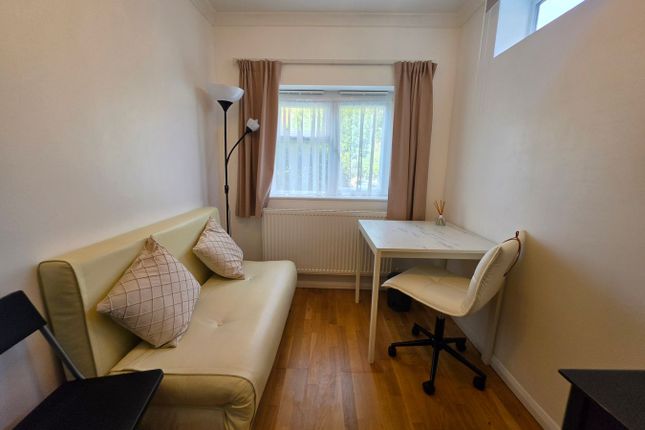 64, Sunley Gardens, Greenford photo 4