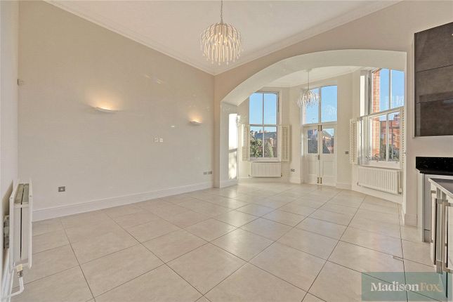 Flat 3, Wentworth House,, Hampstead Avenue, Woodford Green photo 3