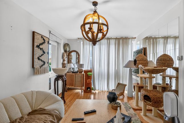 Flat 21, Swanscombe House, St. Anns Road, London photo 3