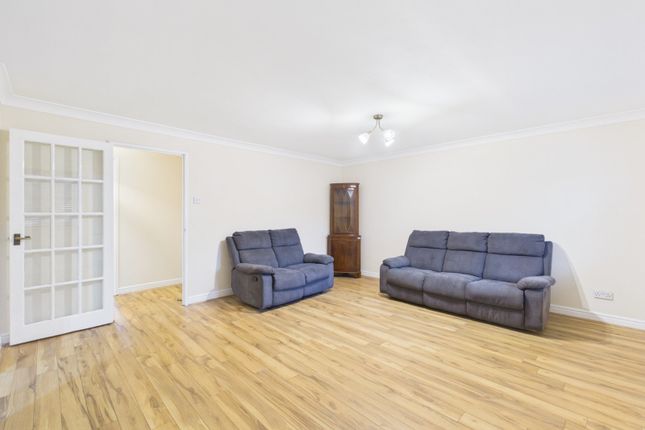 49, Lovegrove Drive, Berkshire photo 2