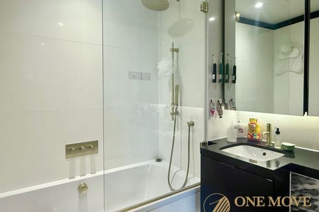 Flat 35, 5 Tidemill Square, London photo 4