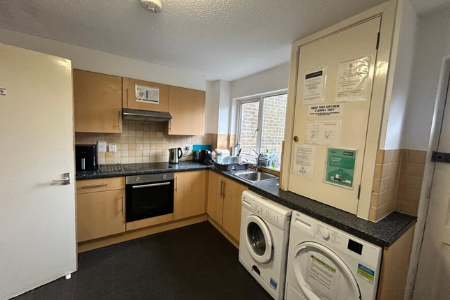 13, Crawley photo 2