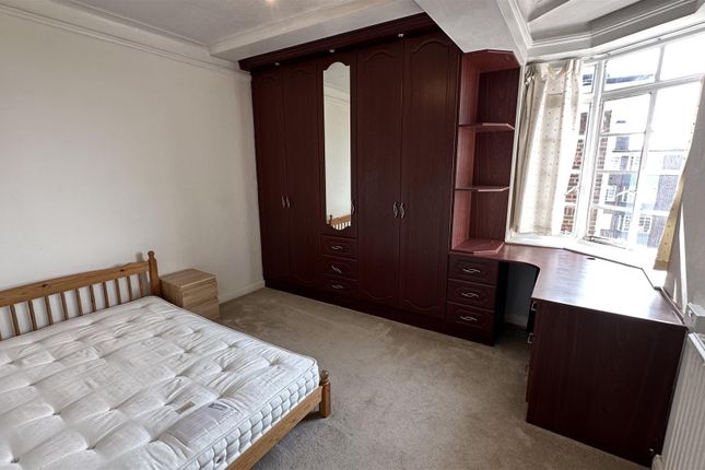 Flat 40, St. Johns Court, London photo 4