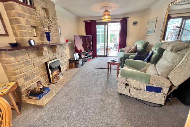 2, Davenant Close, Gillingham photo 4