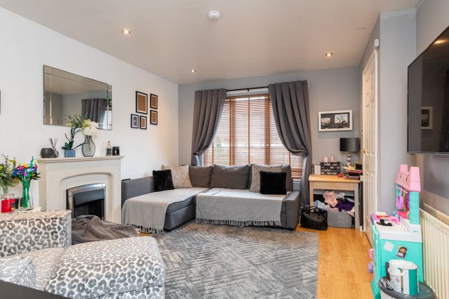 33d, Niddrie Marischal Place, Edinburgh photo 2