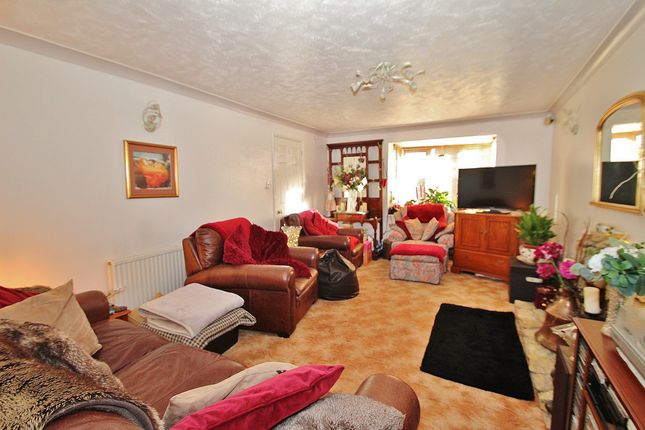 133, Schofield Avenue, Witney photo 2