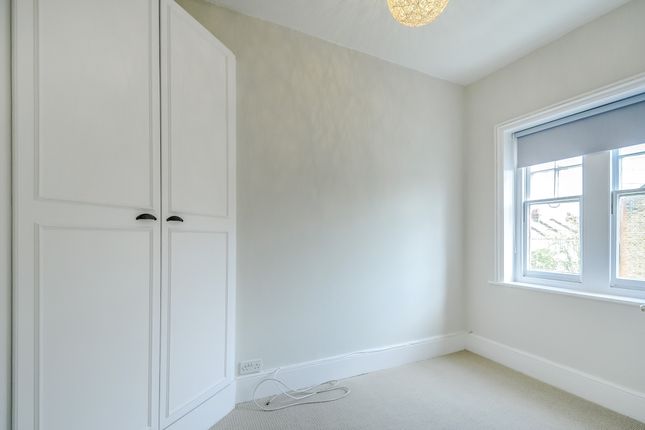 Flat to rent in Vera Road, London