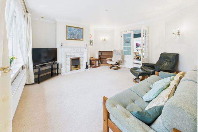 2 Holly Court, Newtown, Sidmouth photo 2
