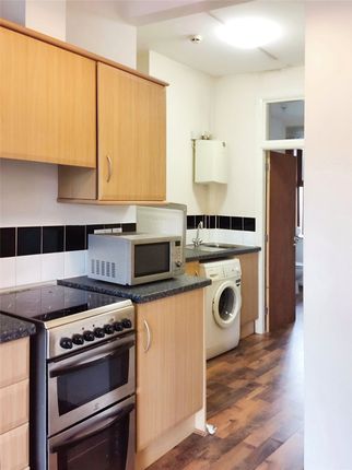 Flat to rent in Yates Lane, Milnsbridge, Huddersfield