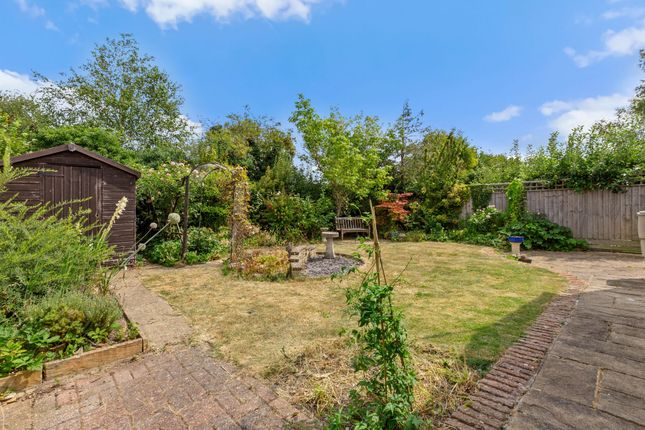 4 Parton Close, Aylesbury photo 4
