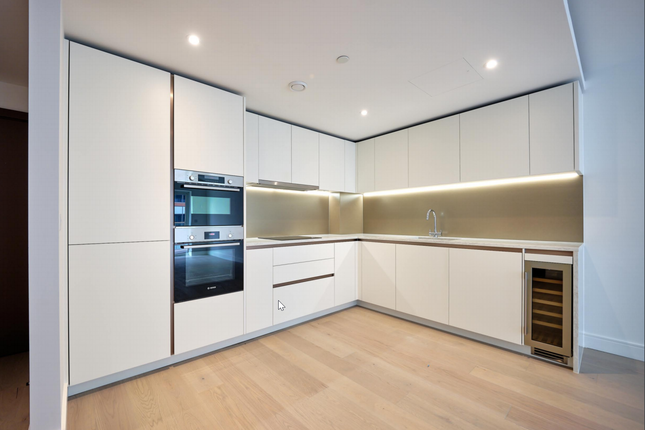 Flat for sale in Distillery Road, Hammersmith, London