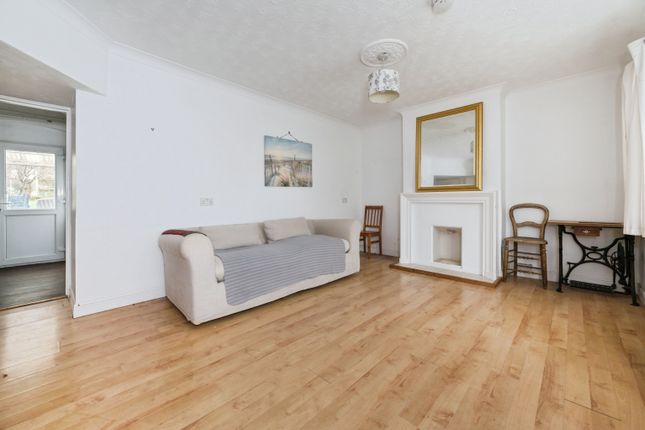 45, Woodcote Road, Southampton photo 3