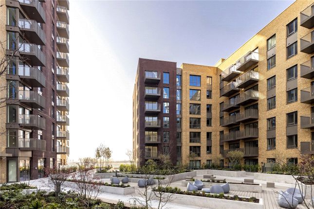 Flat for sale in The Lock, Greenford Quay, Greenford