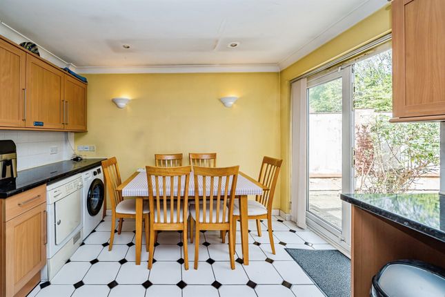 115, Howard Avenue, Slough photo 3