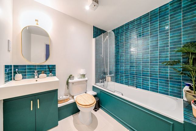 Flat 5, Shackleton Lodge,, Gleneagle Road, London photo 4