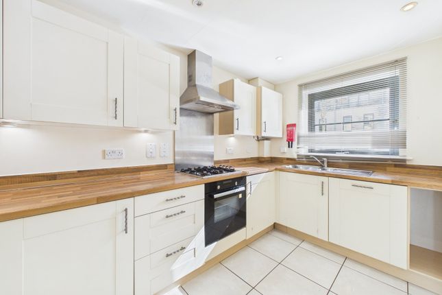 14, Pond Road, Farnborough photo 3
