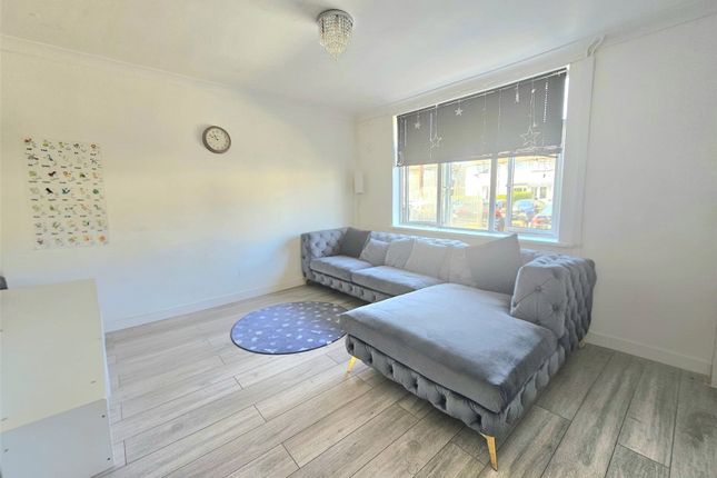 17, Eskley Gardens, Essex photo 3