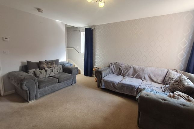 23, Plowes Way, West Yorkshire photo 5