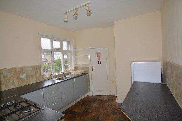 3-bed house on 8, St. Chads Drive, Leeds, £563/mo