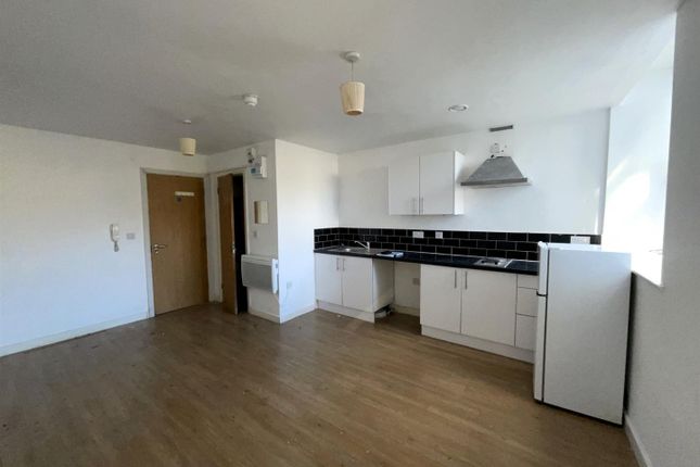 Room 31, 136 Sunbridge Road, Bradford photo 2