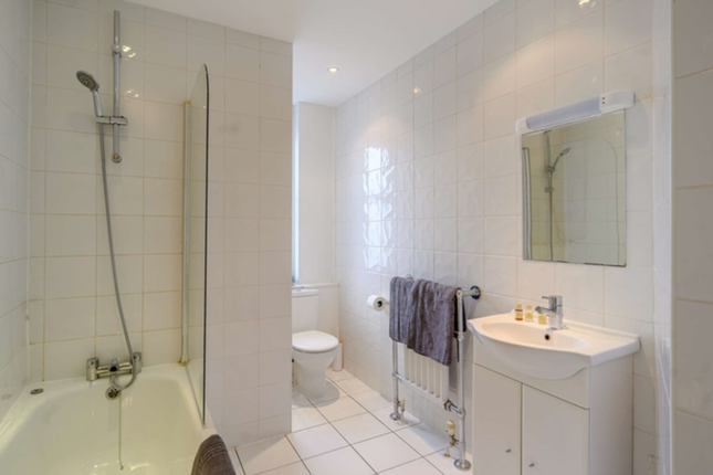 Flat 68, 39, Hill Street, London photo 4