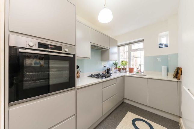 Flat for sale in Sheen Court, Richmond