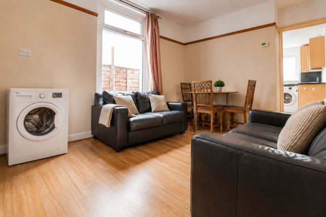 24, Dogfield Street, Cardiff photo 3