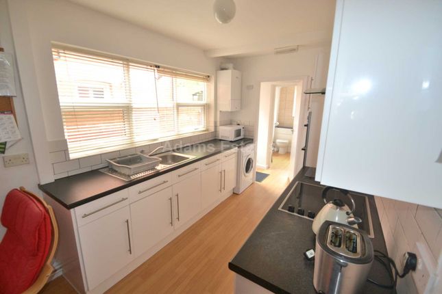 Pitcroft Avenue, Reading photo 4