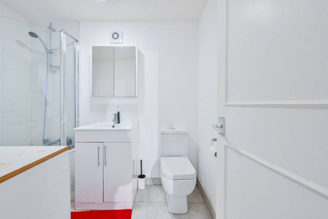 Flat to rent in Ronalds Road, Islington, London