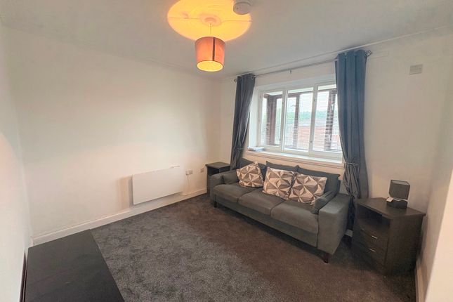 12 Castle Quay, Neath photo 4