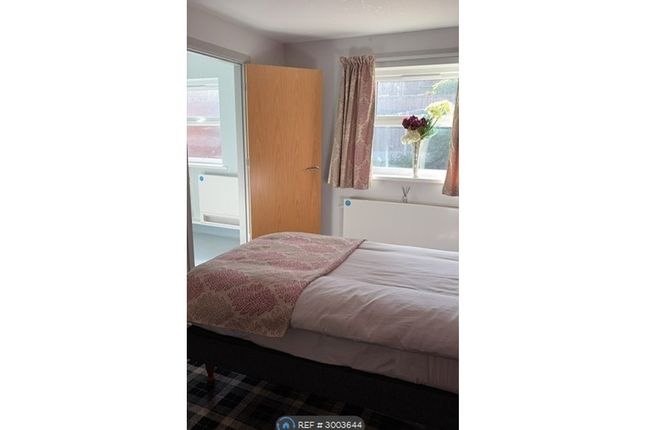 Manor Court, Churchfield Lane Darton, Barnsley photo 5