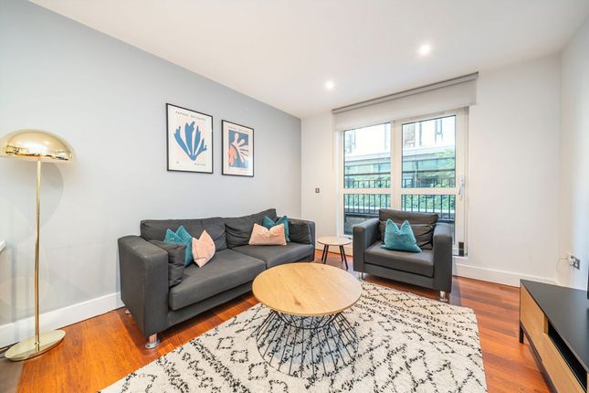 Flat 102, 1, Pepys Street, London photo 4