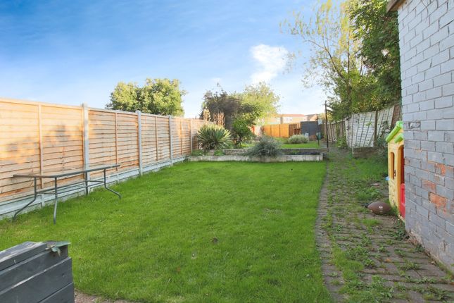 6, Hales Crescent, Hull photo 4