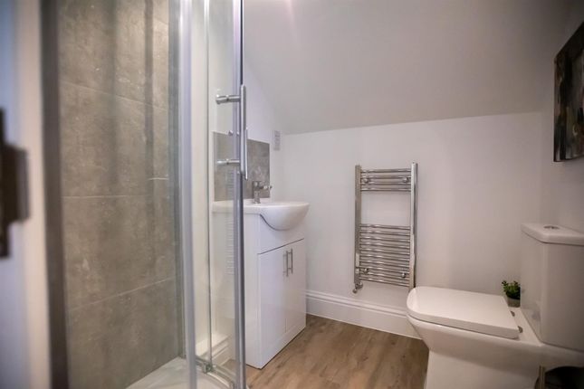 Room8(B).Jpg