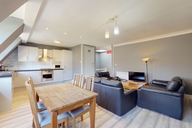 Flat E, 69, Elsham Road, London photo 2
