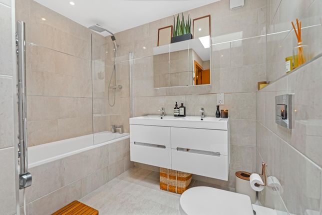 9 Great Northwood House, Crown Dale, London photo 4