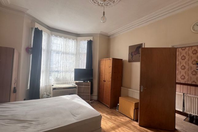 Room to rent in Lechmere Road, Willesden